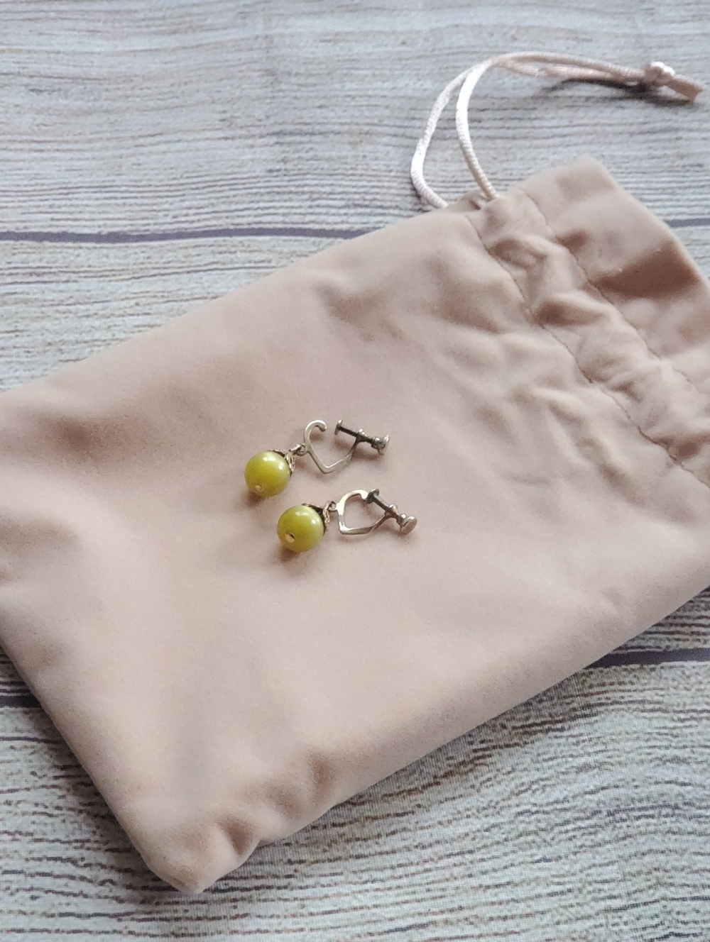 5/$20🌟Vintage Yellow Bead Twist-back Earrings